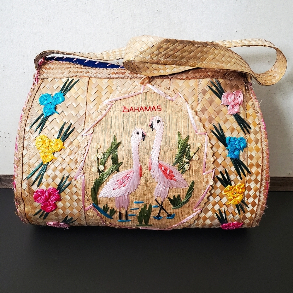 Vintage 1960s retro straw beach bag